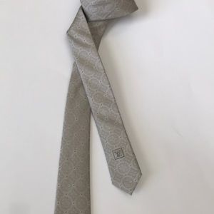 Louis Vuitton Men’s tie silver